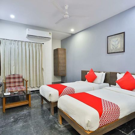 Hotel Chicago Ahmedabad Eksteriør billede