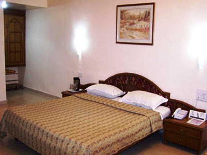 Hotel Chicago Ahmedabad Eksteriør billede
