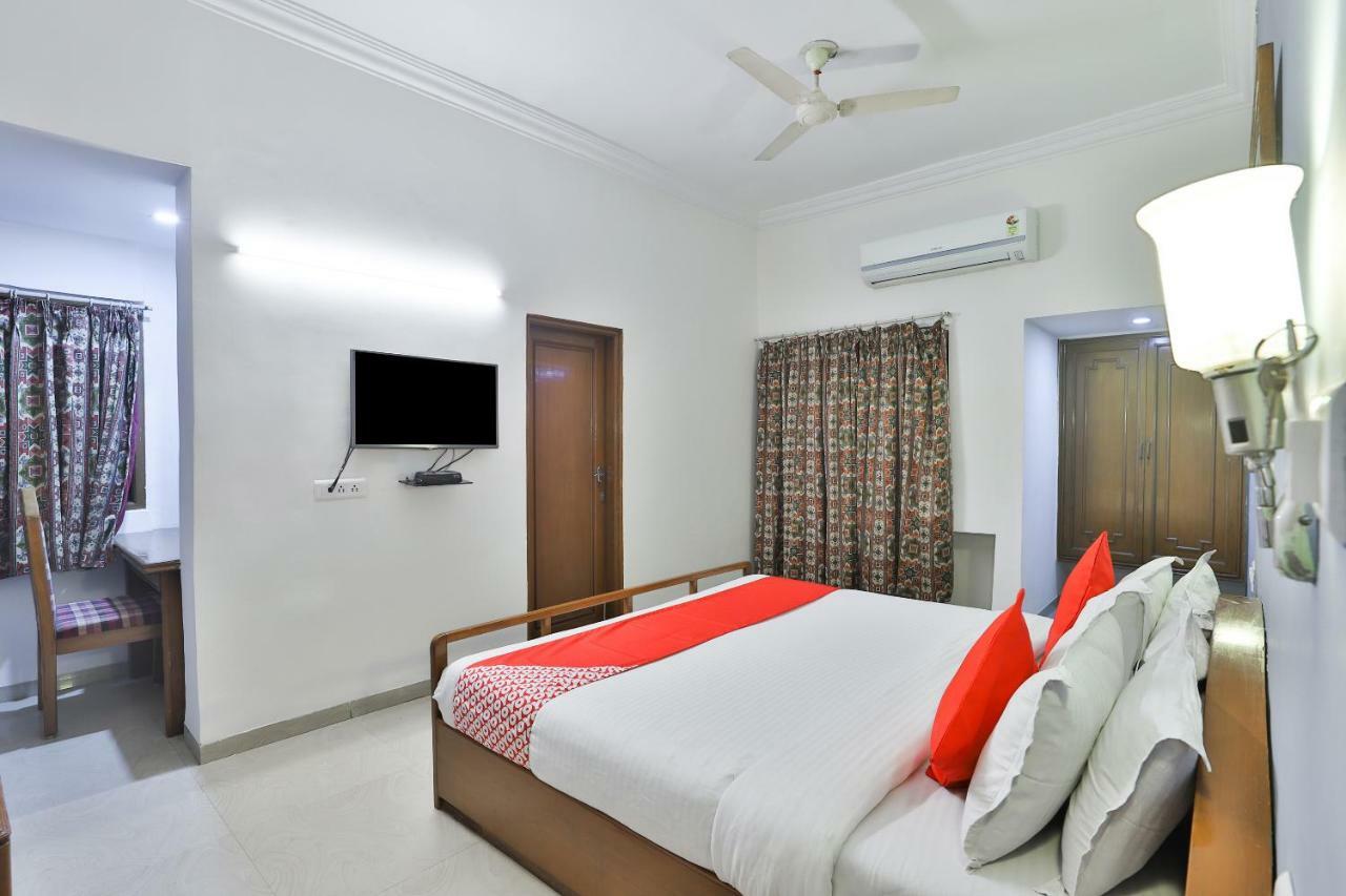 Hotel Chicago Ahmedabad Eksteriør billede