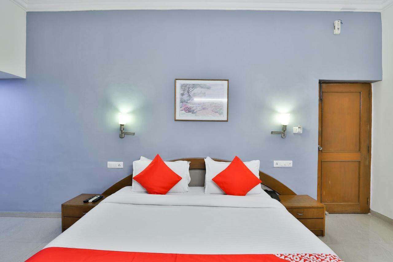Hotel Chicago Ahmedabad Eksteriør billede