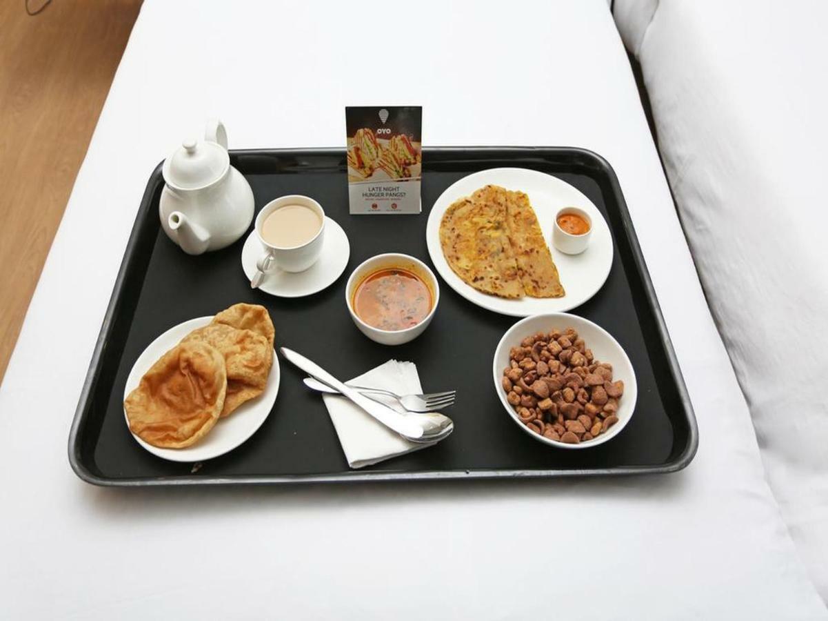 Hotel Chicago Ahmedabad Eksteriør billede