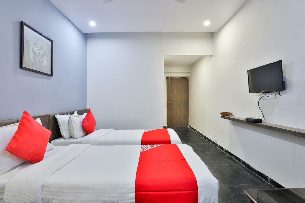 Hotel Chicago Ahmedabad Eksteriør billede