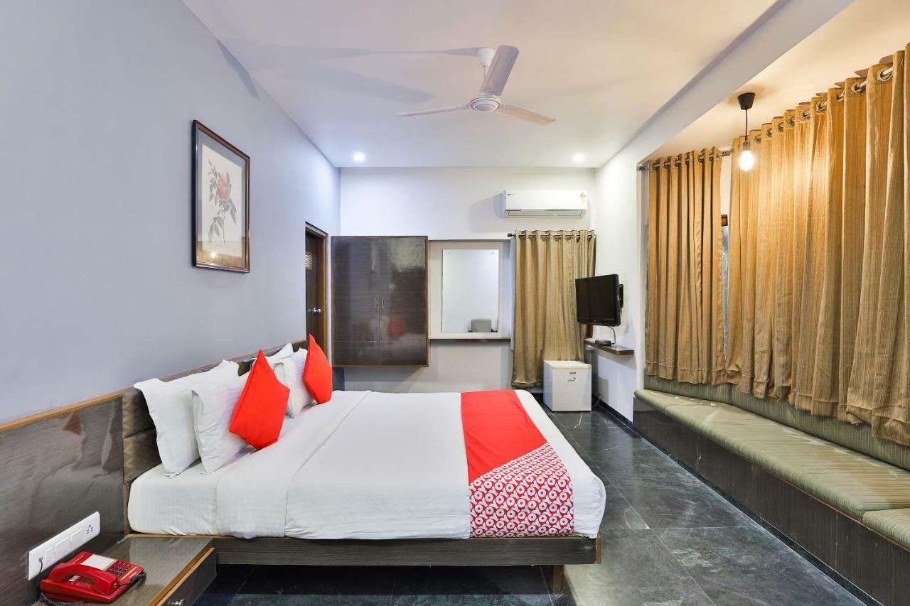 Hotel Chicago Ahmedabad Eksteriør billede