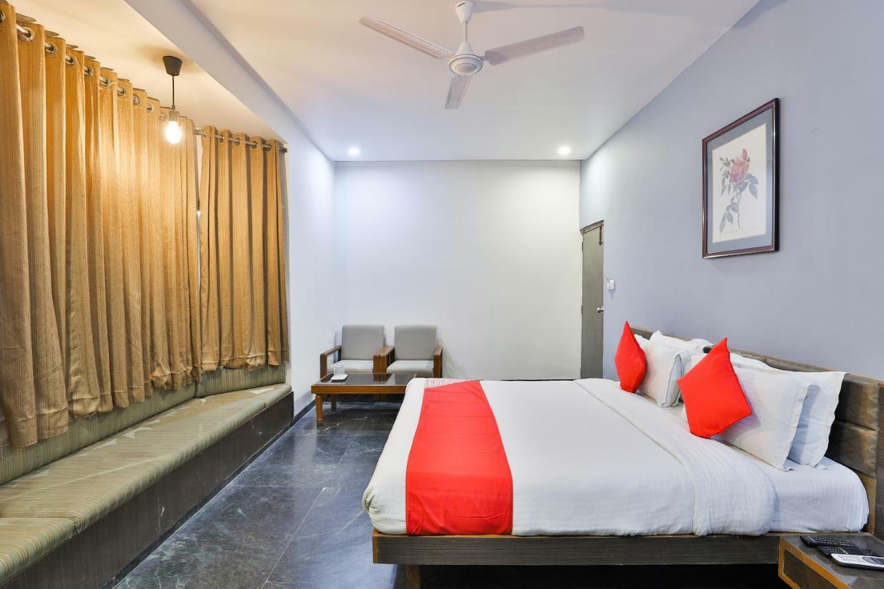 Hotel Chicago Ahmedabad Eksteriør billede
