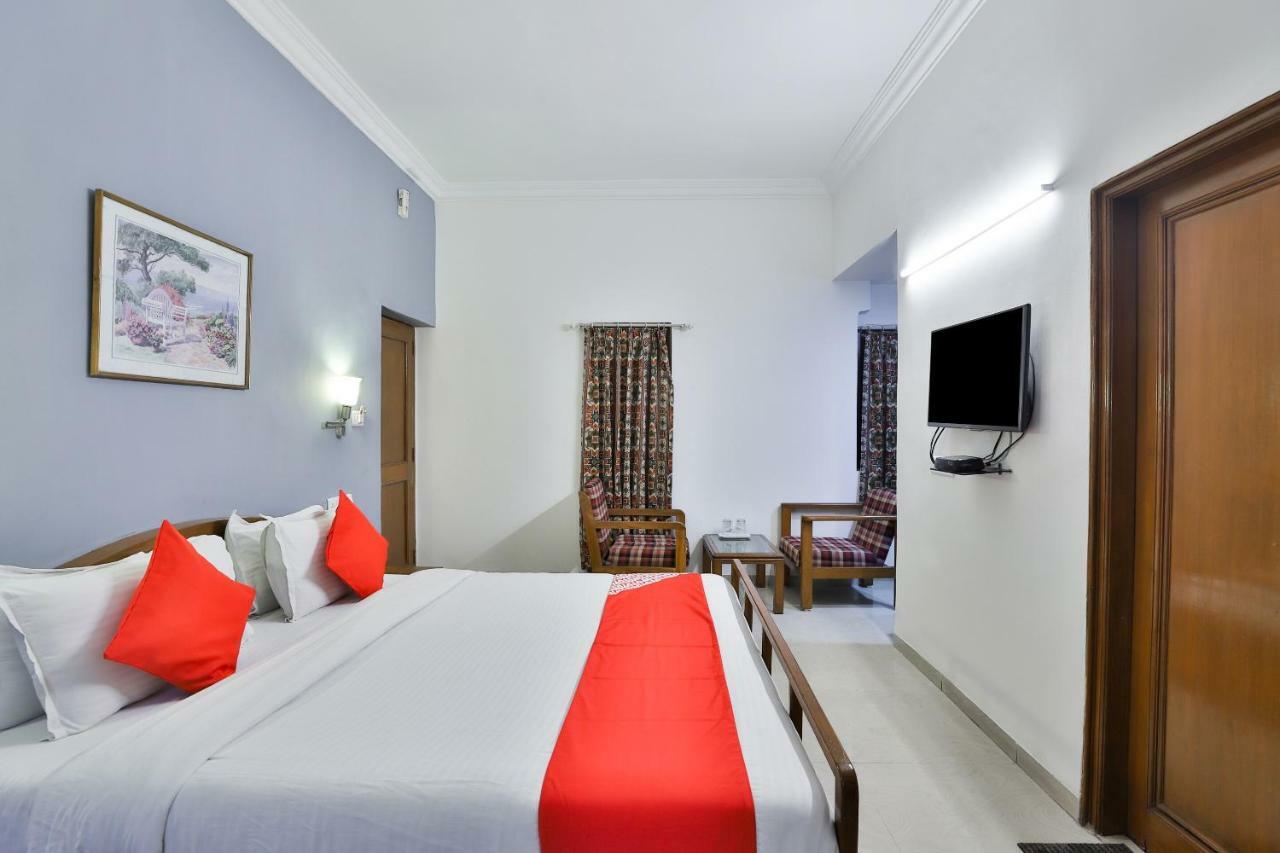 Hotel Chicago Ahmedabad Eksteriør billede