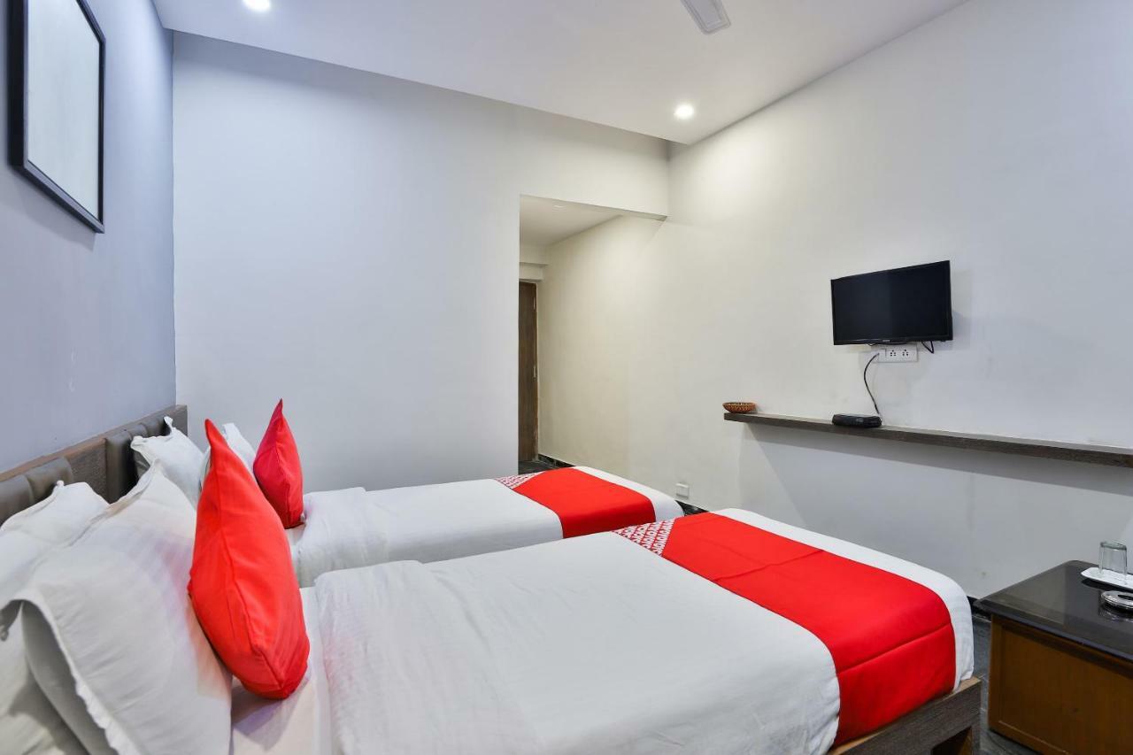 Hotel Chicago Ahmedabad Eksteriør billede