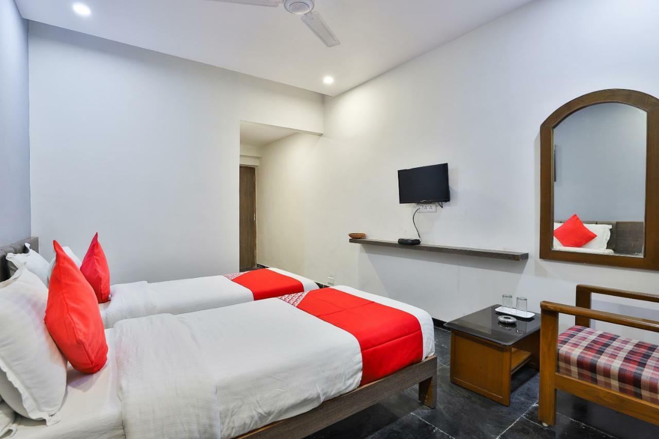 Hotel Chicago Ahmedabad Eksteriør billede